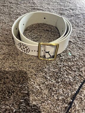 Amazon White Leather Belt with Brass-Tone Buckle and Stud Accents